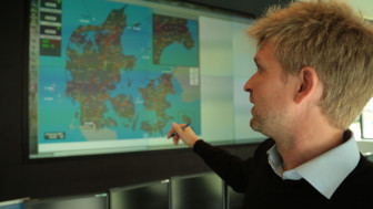 Jesper Rasmussen shows a map of power flow through Denmark.